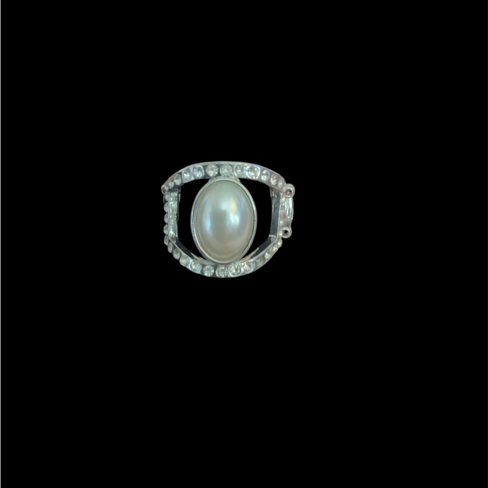 Paparazzi Silver and White Pearl Ring